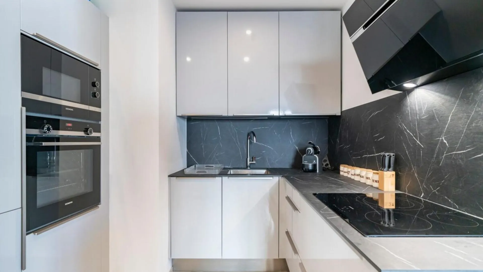 Very Nice 3 Bedrooms Apartment In The Heart Of Downtown Cannes 0*,  Francie