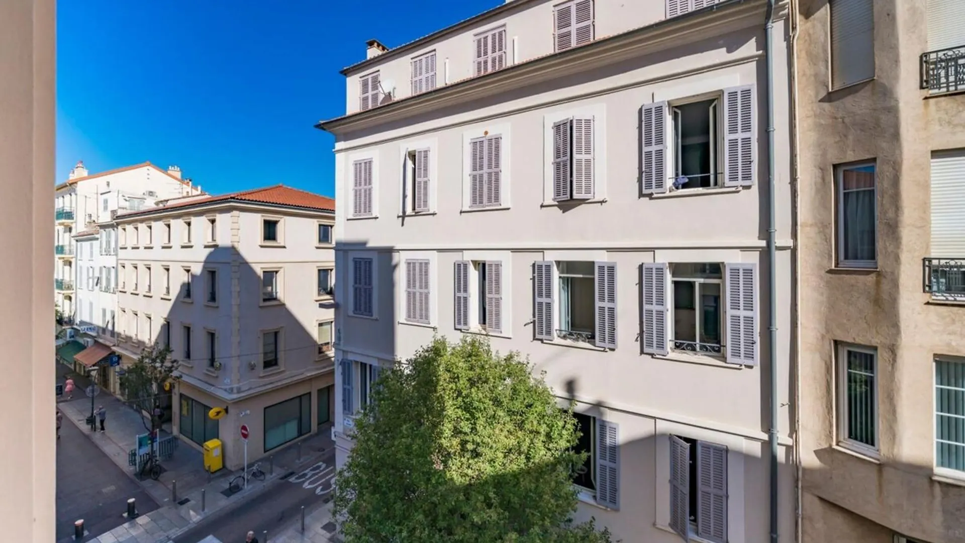 Very Nice 3 Bedrooms Apartment In The Heart Of Downtown Cannes